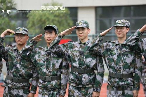 军训酒吧吃瓜事件视频,揭秘校园内幕冲突瞬间