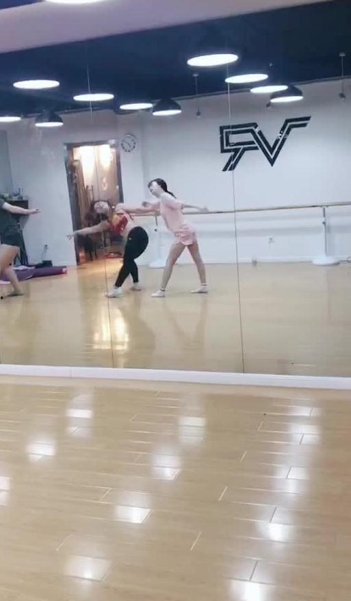 跳舞视频吃瓜,揭秘热门跳舞视频背后的趣味故事