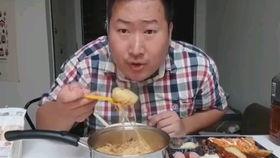 大叔吃拉瓜面馒头视频在线观看,在线观看感受传统美味